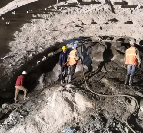 灞桥拱顶带模注浆料的施工流程及注意事项